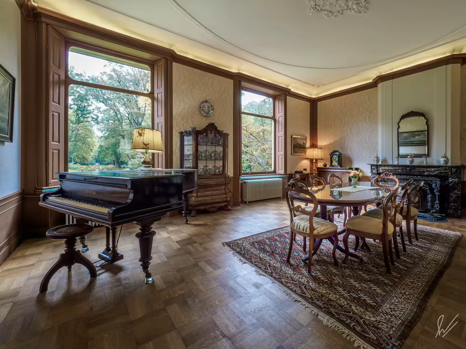 Salon met vleugel en erker in Huis Overcingel, zaal huren in Assen