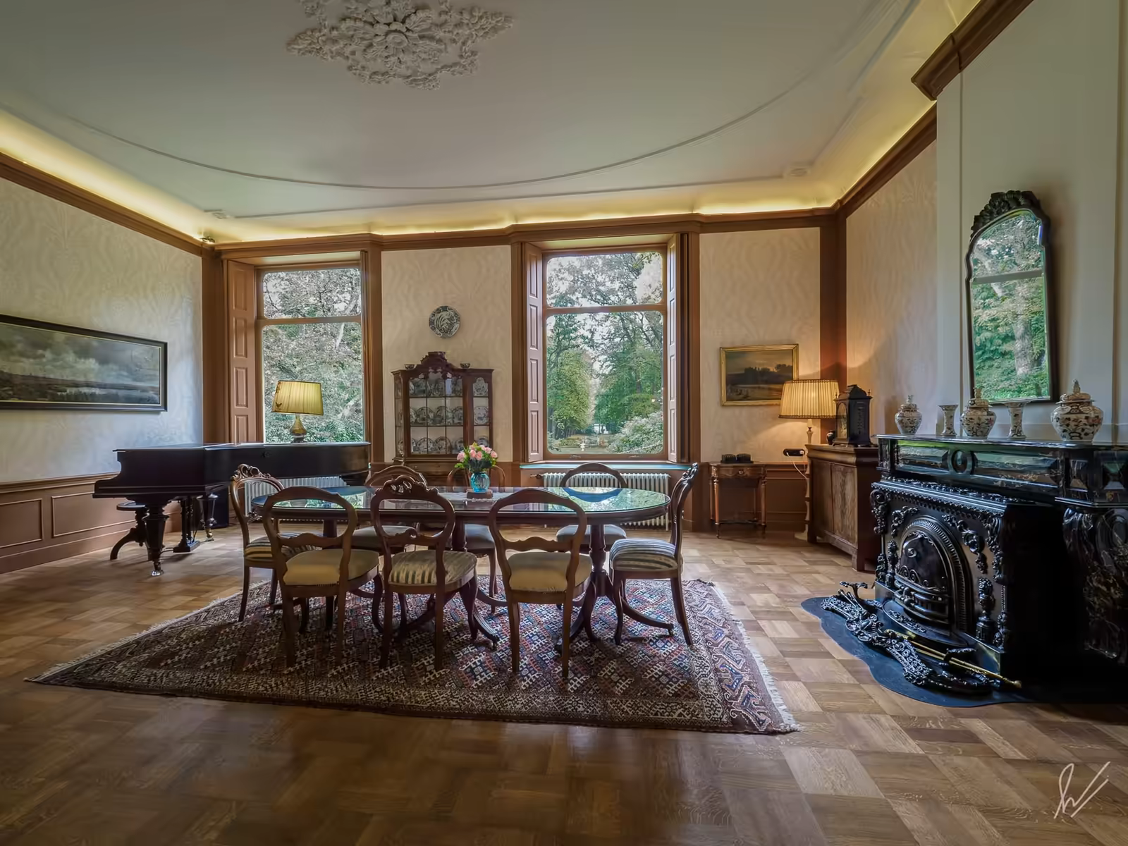 Overzicht van de salon, de grootste zaal van Huis Overcingel